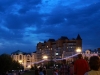 Красные фонари в ночном небе над Хабаровском